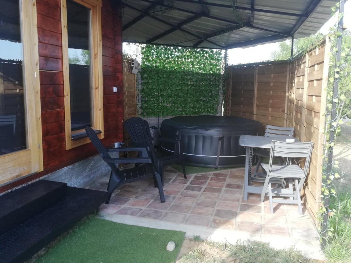 Charmant Chalet Pour 2 Personnes Spa Prive Massillargues-Attuech Dış mekan fotoğraf